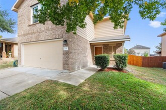 137 Pebble Creek Ln in Buda, TX - Building Photo - Building Photo