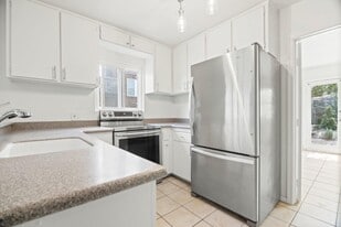 Sierra Seaside Flats in Solana Beach, CA - Building Photo