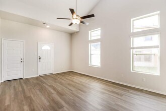 10735 Sunlit St in Cut And Shoot, TX - Building Photo - Building Photo