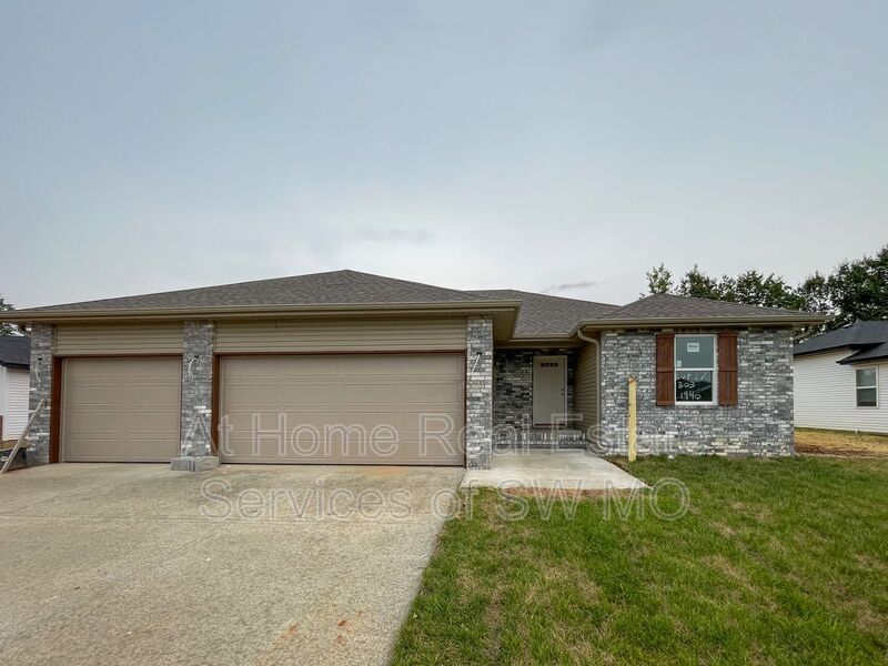 303 Rosalie St Photo