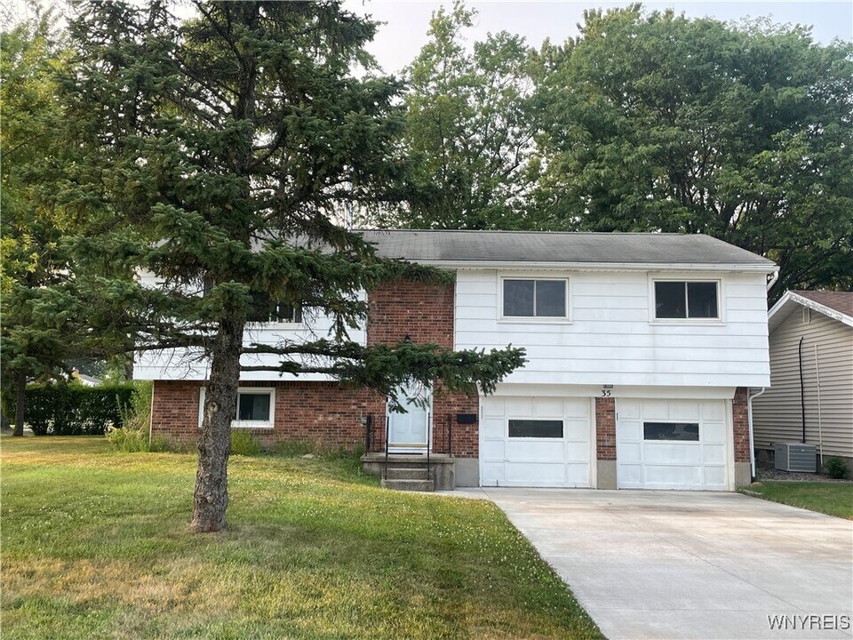 35 Tomcyn Dr in Buffalo, NY - Building Photo