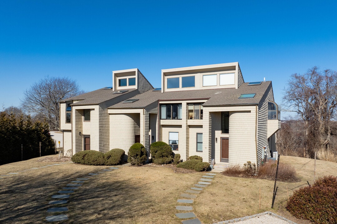 Stepping Stone Condominiums in Montauk, NY - Building Photo