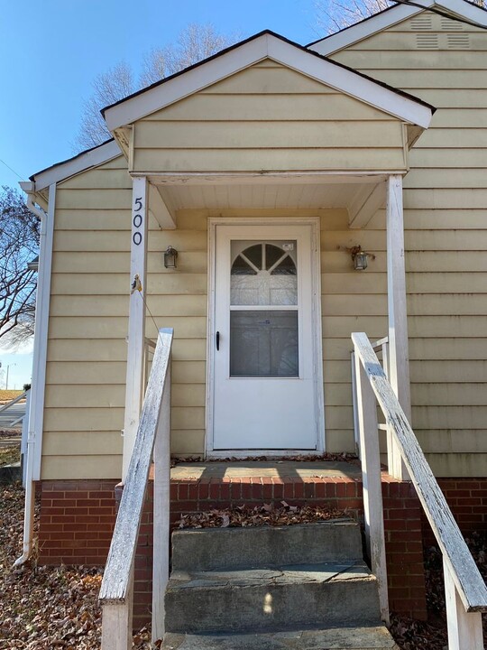 500 S Green St in Winston-Salem, NC - Foto de edificio