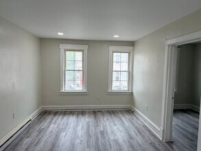 1020 W Market St, Unit 2 in Pottsville, PA - Building Photo - Building Photo