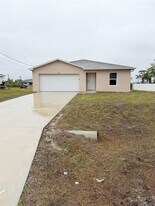 3024 NE 1st Ave in Cape Coral, FL - Building Photo