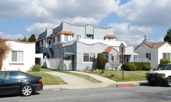 1317 E Acacia Ave in Glendale, CA - Foto de edificio - Building Photo