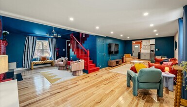 223 Paxinos Dr in Pocono Lake, PA - Foto de edificio - Building Photo