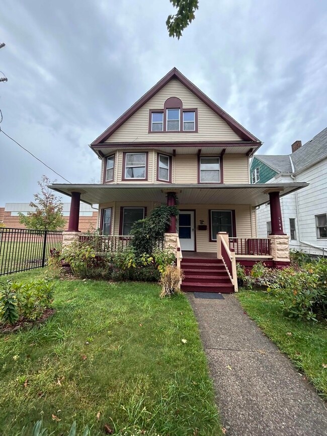 1794 W 54th St