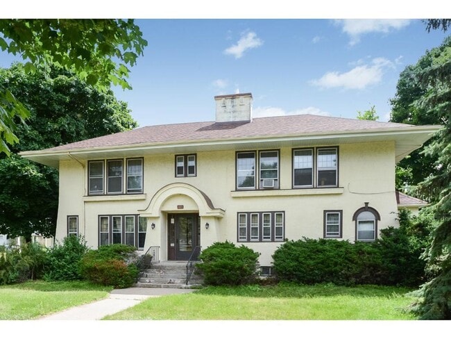 property at 116 Lexington Pkwy N