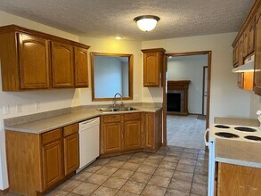 6007 N 10th Ave in Ozark, MO - Building Photo - Building Photo