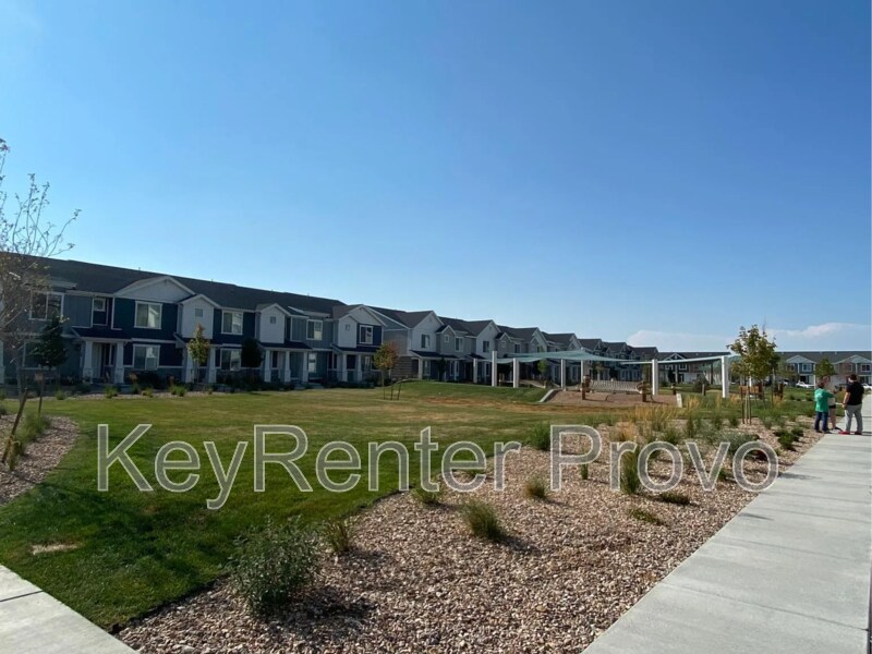 48 Heading Row in Saratoga Springs, UT - Building Photo