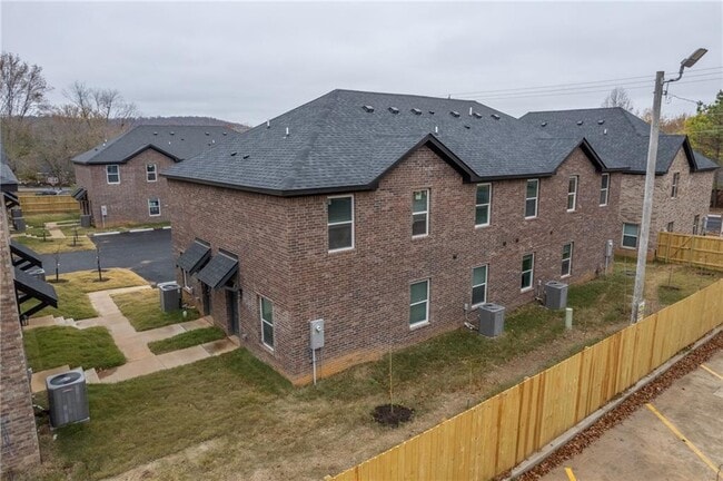 1346 N Porter Rd in Fayetteville, AR - Building Photo - Building Photo
