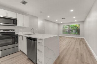 10379 NW 35th St in Coral Springs, FL - Building Photo