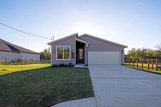 151 Kawainui Ln in Bastrop, TX - Building Photo - Building Photo