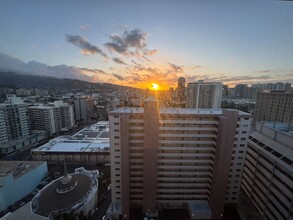 747 Amana St in Honolulu, HI - Building Photo - Building Photo