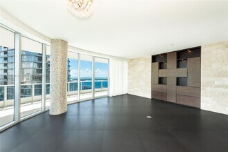 200 Biscayne Boulevard Way, Unit 5101 in Miami, FL - Building Photo - Building Photo