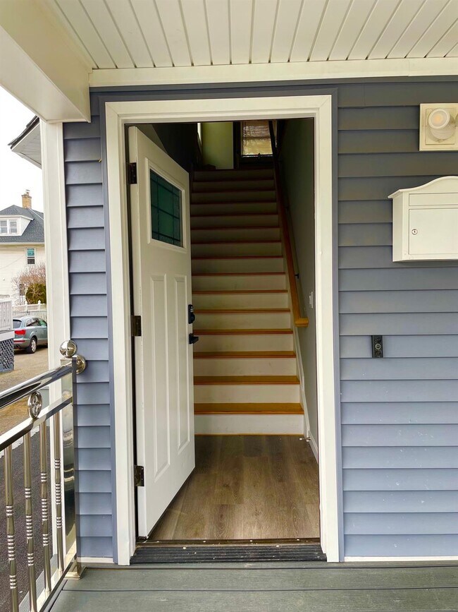 37 Colonial Pl in New Rochelle, NY - Building Photo - Building Photo