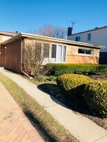 9529 N Kenneth Ave in Skokie, IL - Building Photo