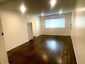 1635 Lucile Ave in Los Angeles, CA - Building Photo - Building Photo