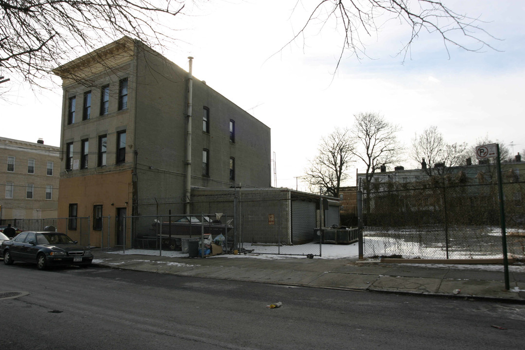 337-347 Etna St in Brooklyn, NY - Building Photo