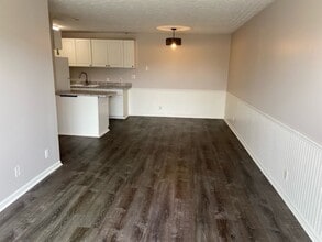 247 W Union St, Unit 204C in Athens, OH - Building Photo - Building Photo