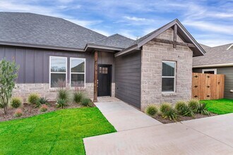 405 Lake View St in Glen Rose, TX - Building Photo - Building Photo