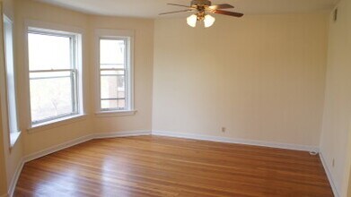 3045 W Logan Blvd, Unit 1 in Chicago, IL - Building Photo - Building Photo