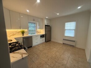 260 Gainsborg Ave E, Unit #2 in West Harrison, NY - Building Photo - Building Photo