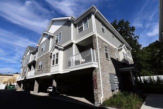 Hawthorne Square in Hawthorne, NJ - Building Photo - Building Photo