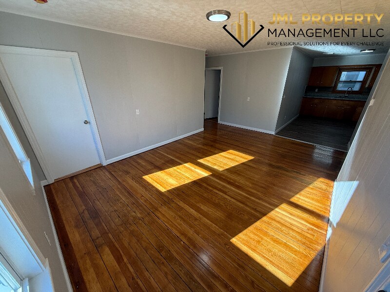 52 Pitman St in Fall River, MA - Building Photo