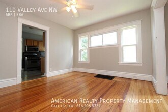 110 Valley Ave NW in Grand Rapids, MI - Building Photo - Building Photo