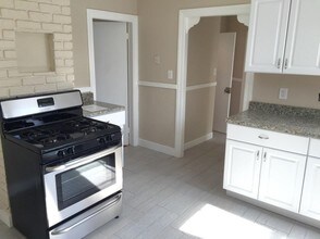 158 Otis St, Unit 1 in Cambridge, MA - Building Photo - Building Photo