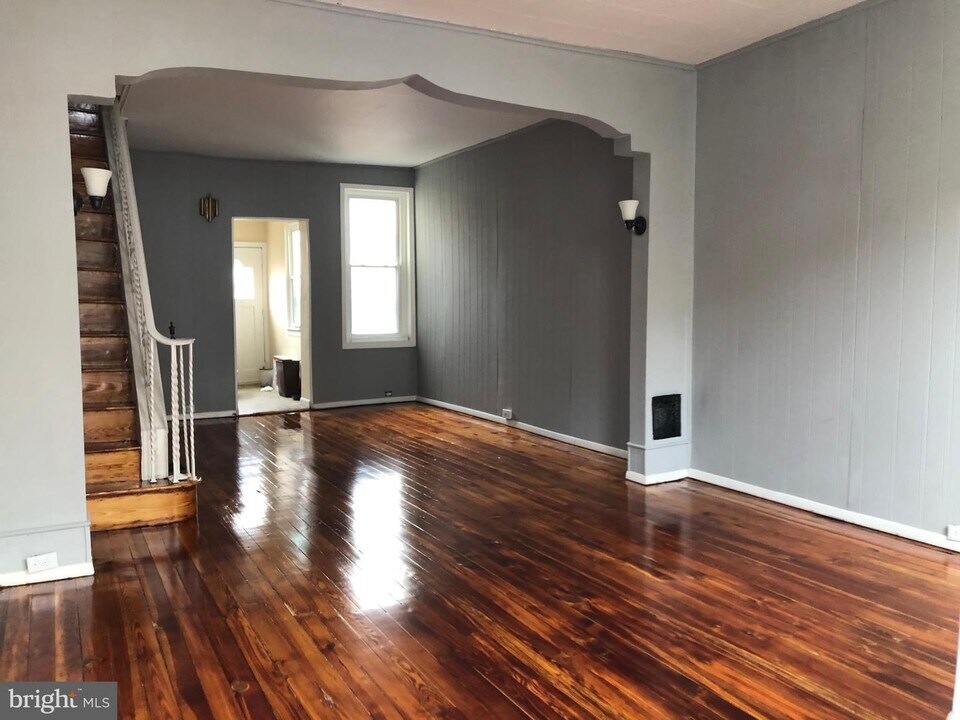 2746 Plum St Photo