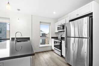 2451 Frankford Ave in Philadelphia, PA - Building Photo - Building Photo