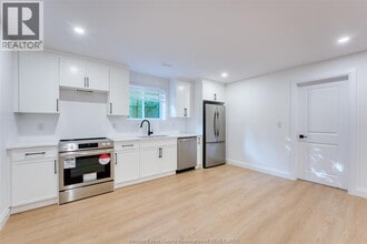 354 Bouffard Rd in Windsor, ON - Building Photo - Building Photo