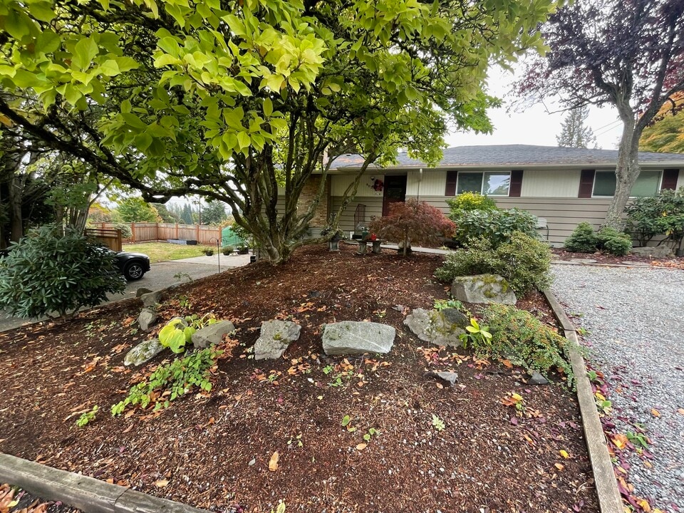 803 N 122nd St,, Unit 803-B in Seattle, WA - Building Photo