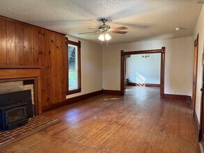 116 W North St in Henrietta, TX - Building Photo - Building Photo