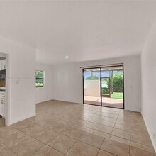 9120 Taft St in Pembroke Pines, FL - Building Photo - Building Photo