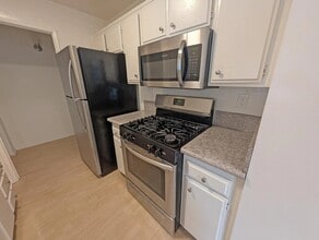 4303 Cedros Ave in Los Angeles, CA - Building Photo - Building Photo