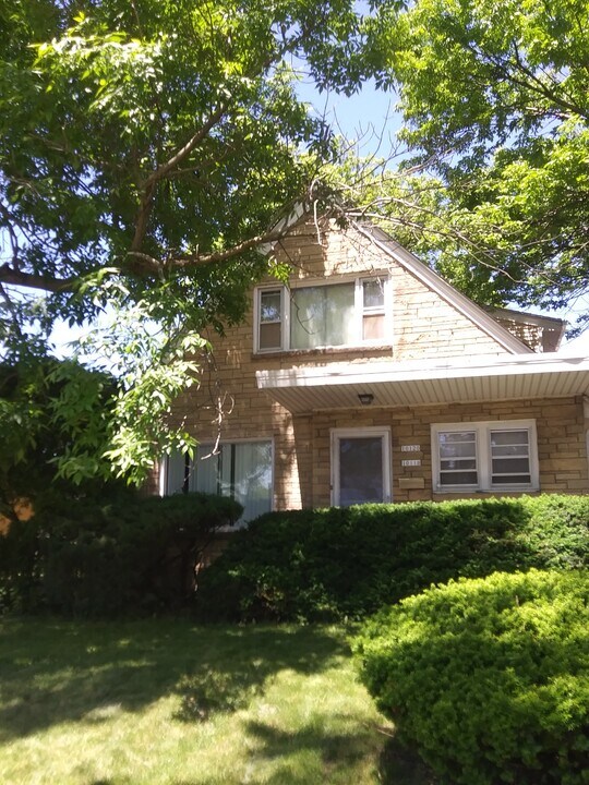 10118 W Montana Ave in West Allis, WI - Building Photo