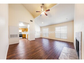 1304 Danbury Sq in Austin, TX - Building Photo - Building Photo