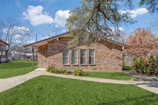 453 Wilshire Ave in Azle, TX - Building Photo