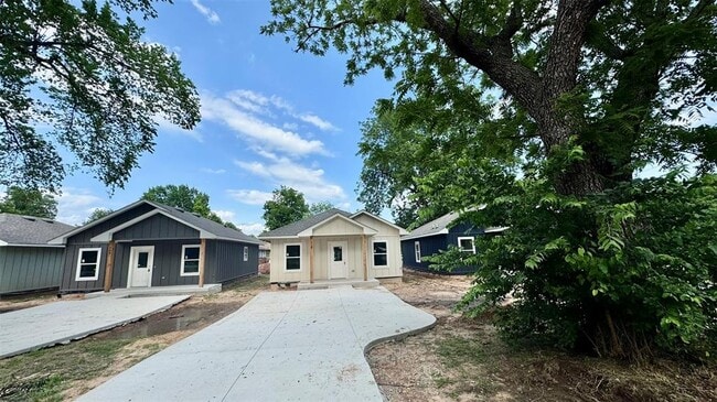 property at 216 N 13th St
