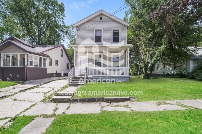 property at 210 E Maywood Ave