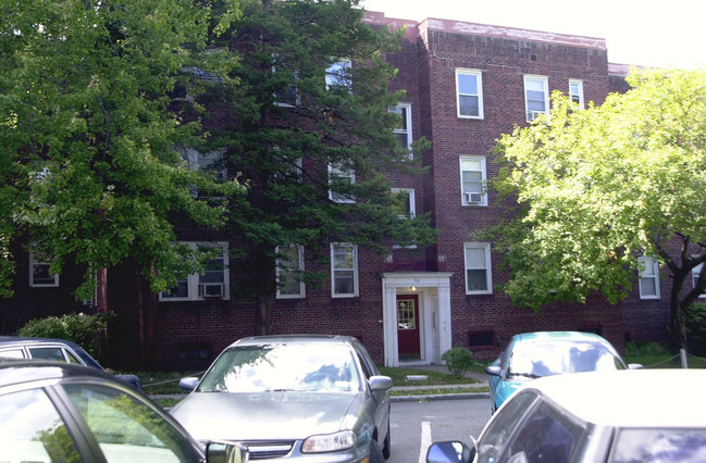 Ayers Court in Teaneck, NJ - Building Photo - Building Photo