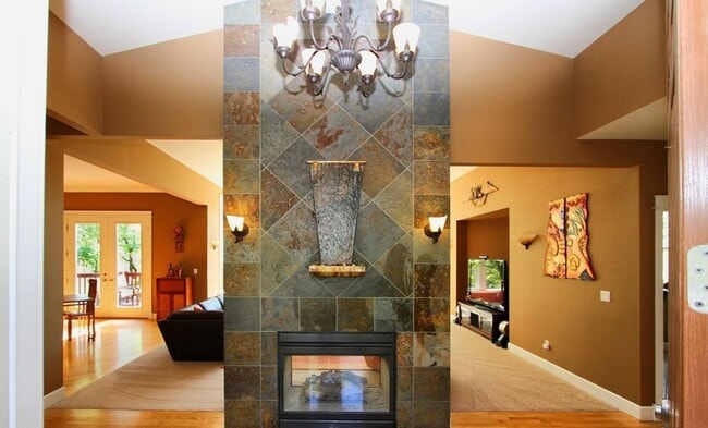 Live the Dream in Kirkland! Luxurious Home For Rent in Kirkland, WA - Building Photo - Building Photo