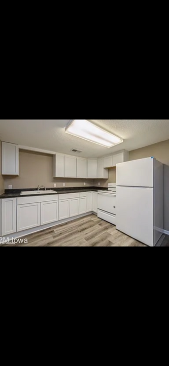 2533 Lynner Dr in Des Moines, IA - Building Photo