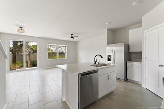 325 SE Halifax Ln in Stuart, FL - Building Photo - Building Photo