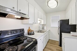 Meridian Garden Apartments in Denver, CO - Building Photo - Building Photo