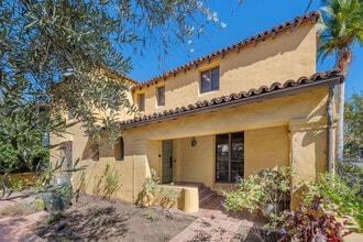 500 N Las Palmas Ave in Los Angeles, CA - Building Photo - Building Photo